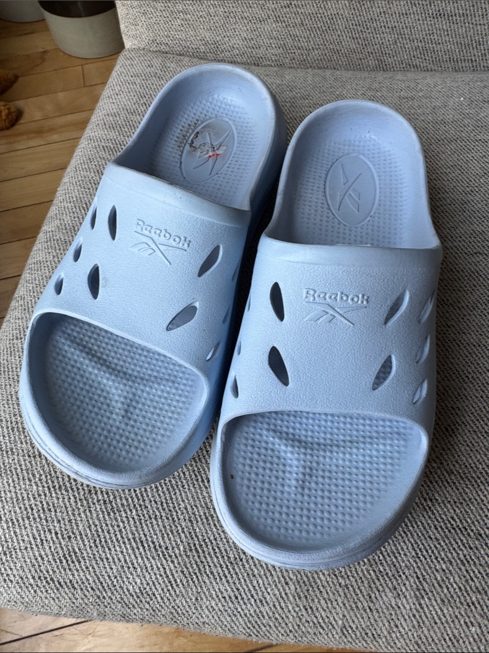 Reebok Light Blue Slide Sandals with Vent Holes sz 9